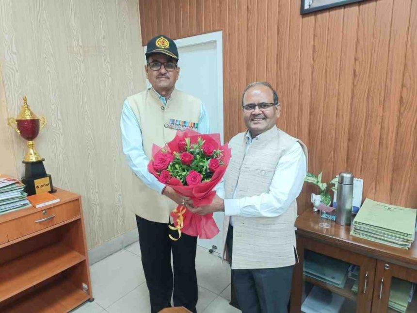 उत्तराखंड के आपदा प्रबंधन में पूर्व सैनिक निभाएंगे अहम भूमिका, लेफ्टिनेंट कर्नल रघुवीर सिंह भण्डारी ने संभाला कार्यभार